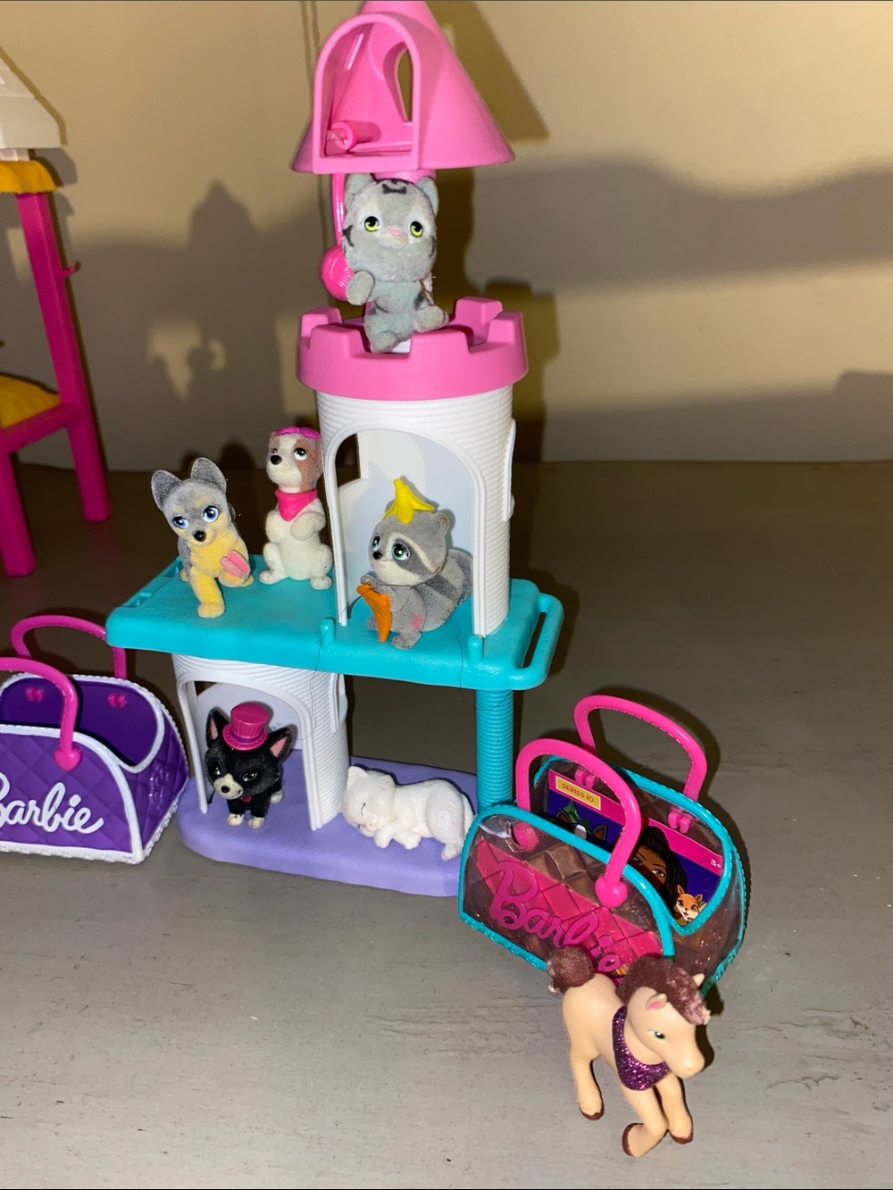 Barbie Pets Set, comes with play tower, 7 pets, and two carry totes - Picture 5 of 7